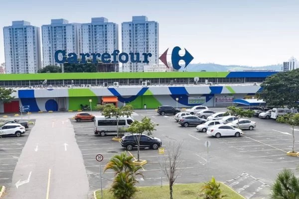 Carrefour convoca assembleia para discutir fechamento de capital