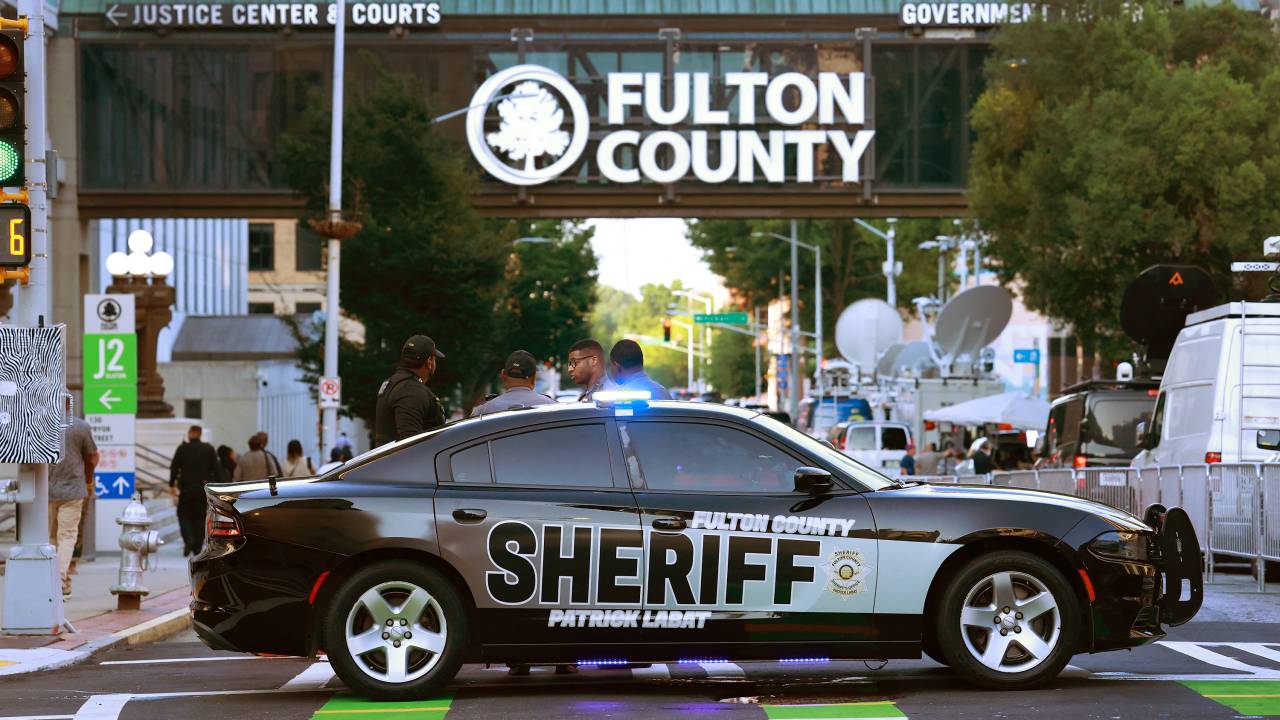 ATLANTA, GEORGIA - AUGUST 14: Fulton County Sheriff officers block off a street in front of the Fulton County Courthouse on August 14, 2023 in Atlanta, Georgia. The heightened security is in place as Fulton County District Attorney Fani Willis may announce a grand jury indictment in her investigation into former President Donald Trump and his Republican allies alleged attempt to overturn the 2020 election in the state. Joe Raedle/Getty Images/AFP (Photo by JOE RAEDLE / GETTY IMAGES NORTH AMERICA / Getty Images via AFP)