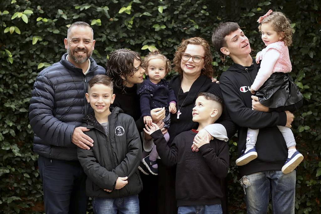 2—GEISE-2º-personagem.jpeg PROVIDÊNCIA DIVINA - Geise Devit com a sua família: união para procriar