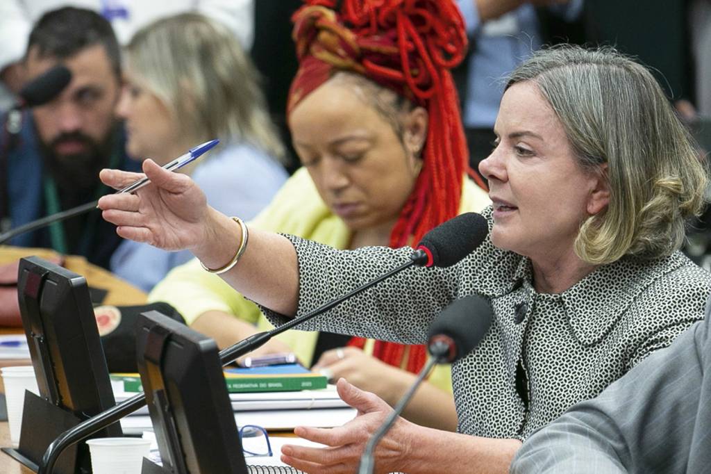 2-GLEISI-HOFFMANN-52972468406.jpg RESISTÊNCIA - Gleisi: líder do PT criticou a retomada da discussão