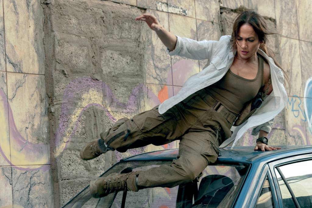 4 FILME THE MOTHER 14.JPG ASSASSINA DE ALUGUEL - Rosto popular: Jennifer Lopez é perseguida por criminosos e luta pela filha em A Mãe