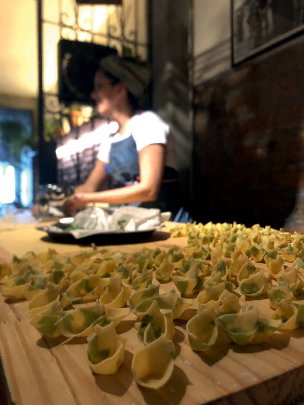 DANIELLE JOHNEI prato de massa fresca.jpg EM PERNAMBUCO - Danielle Johnnei: massas como origamis