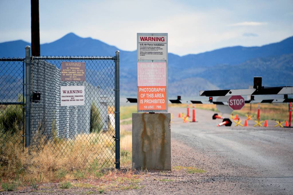 Facebook Page Created As Joke To “Storm Area 51” Becomes Viral Sensation MISTÉRIO - Área 51, em Nevada: testes atômicos e programas secretos