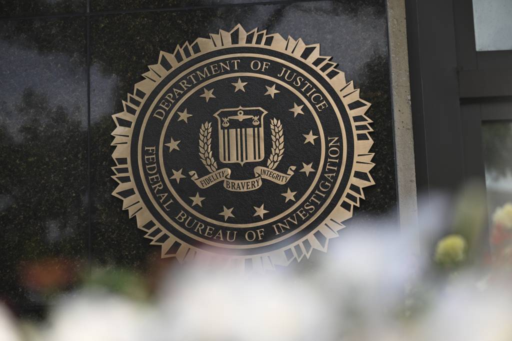 Demitidos do FBI processam governo Trump e denunciam ‘campanha de vingança’
