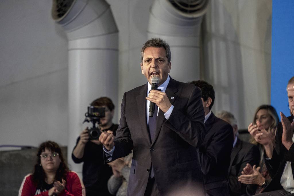GettyImages-1584211068.jpg DECLÍNIO - O peronista Sergio Massa: prejudicado pela economia e pelas brigas internas de um movimento em declínio