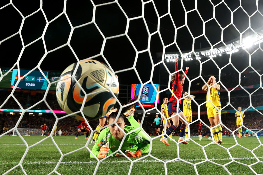 Quase metade das jogadoras de futebol considera se aposentar cedo