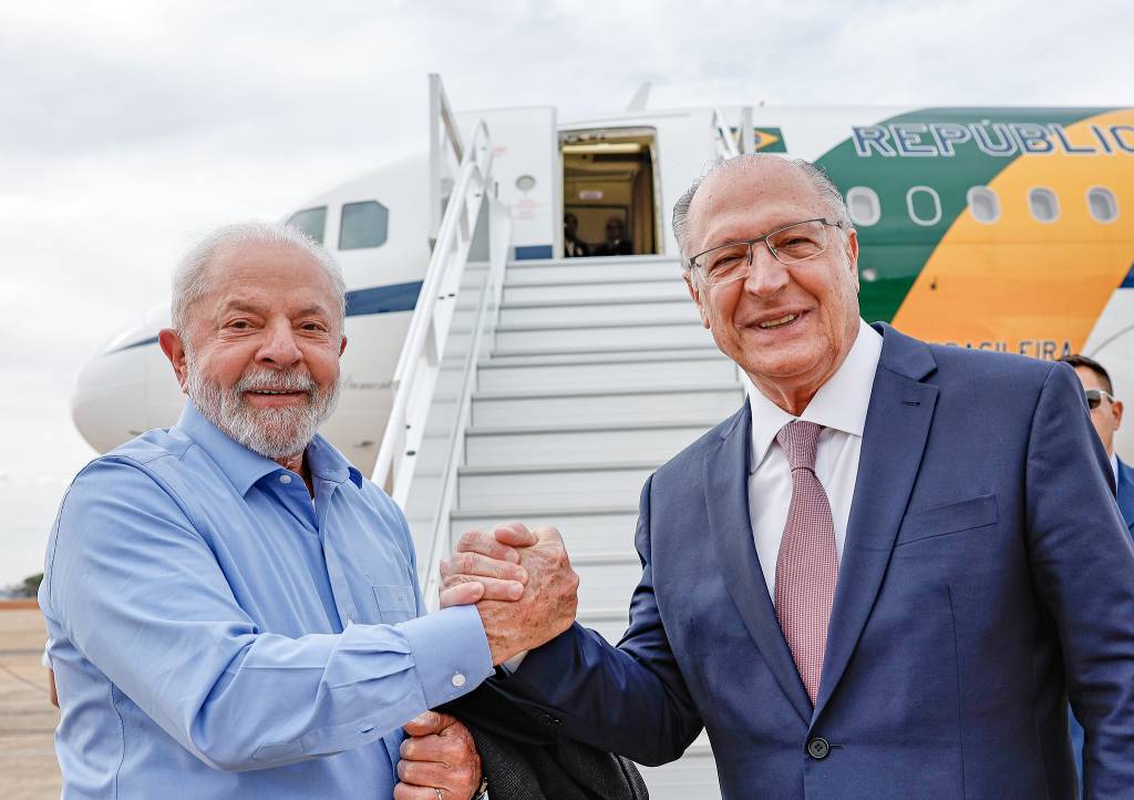 Com viagens de Lula, Alckmin já trabalhou um mês como presidente