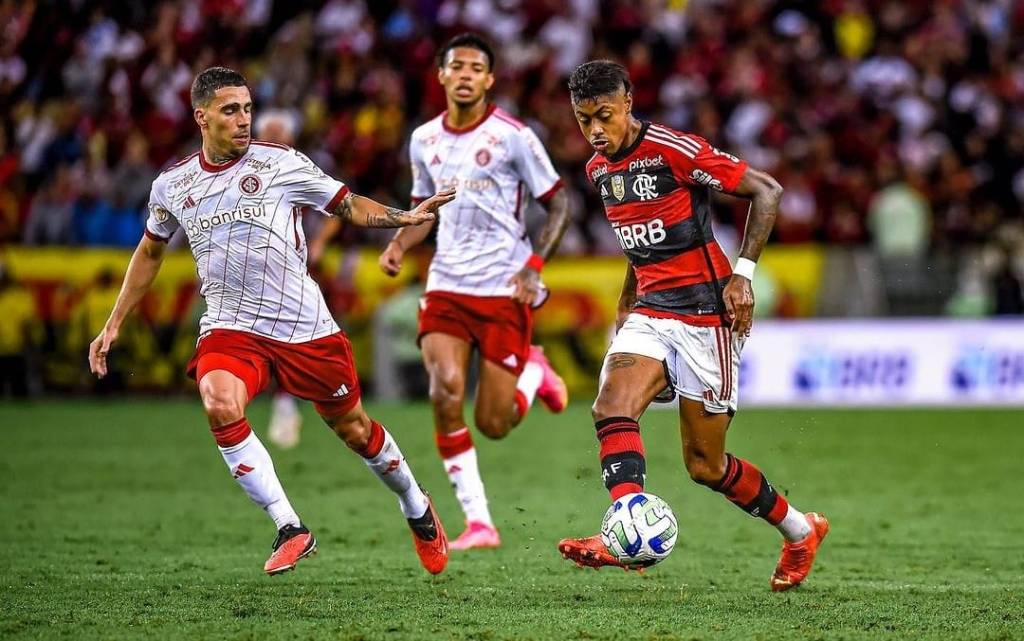 Contra Inter e Goiás, Flamengo e Corinthians empatam em casa