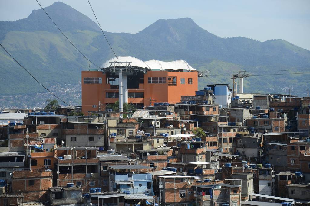 _dsc3173.jpg FRACASSO - Morro do Alemão, no Rio de Janeiro: reurbanização interrompida