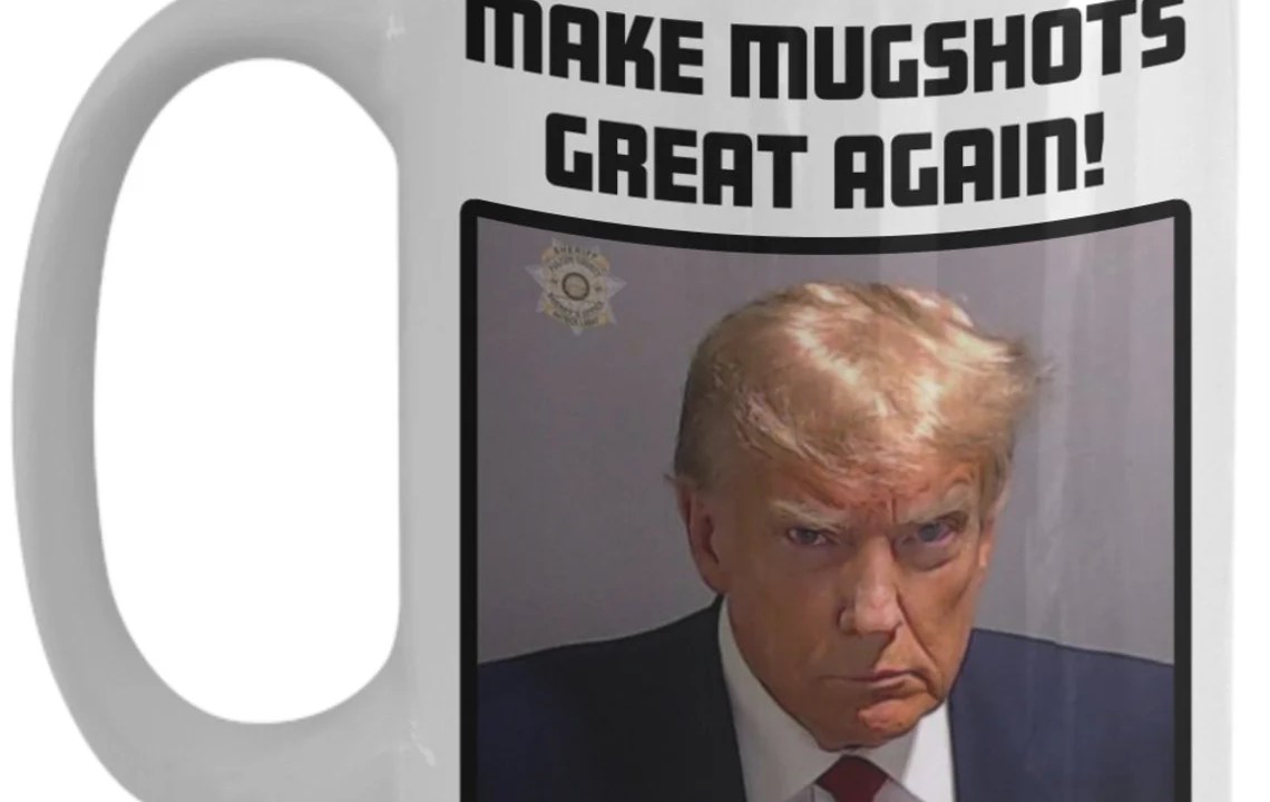 trump mugshot caneca