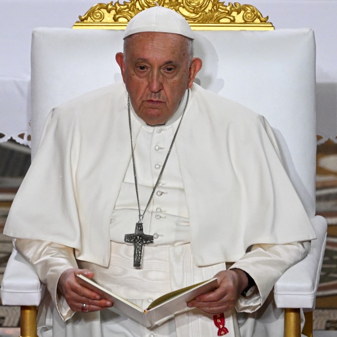 Papa Francisco lamenta ‘falta de humanidade’ enfrentada por imigrantes