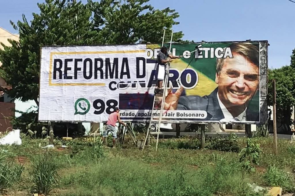 2626888.jpg MUDANÇA - Outdoor retirado no interior de SP em 2022: deputados agora querem liberar propaganda em espaço privado