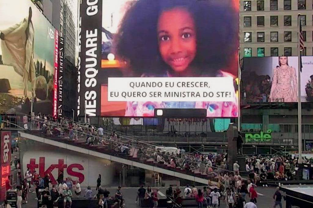 2a DUPLA 2 169479697765048.jpg CAMPANHA - Painel na Times Square: pressão por mulher negra no Supremo