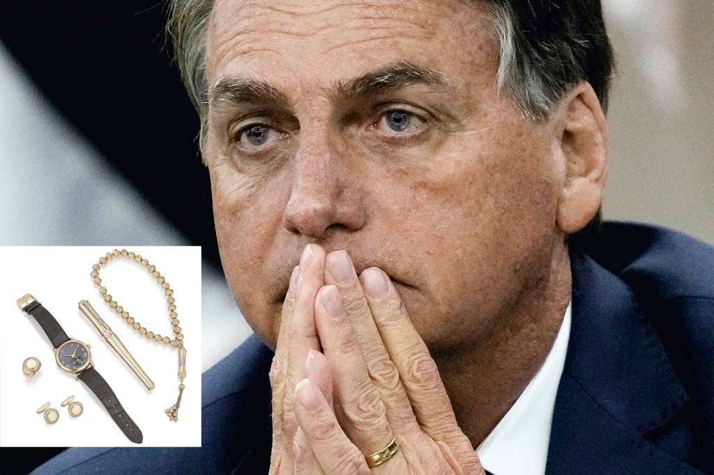 AP21214736709166.jpg NEGÓCIO - O ex-presidente e as joias levadas aos Estados Unidos para serem vendidas: o dinheiro foi repassado ao capitão em espécie e “em mãos”
