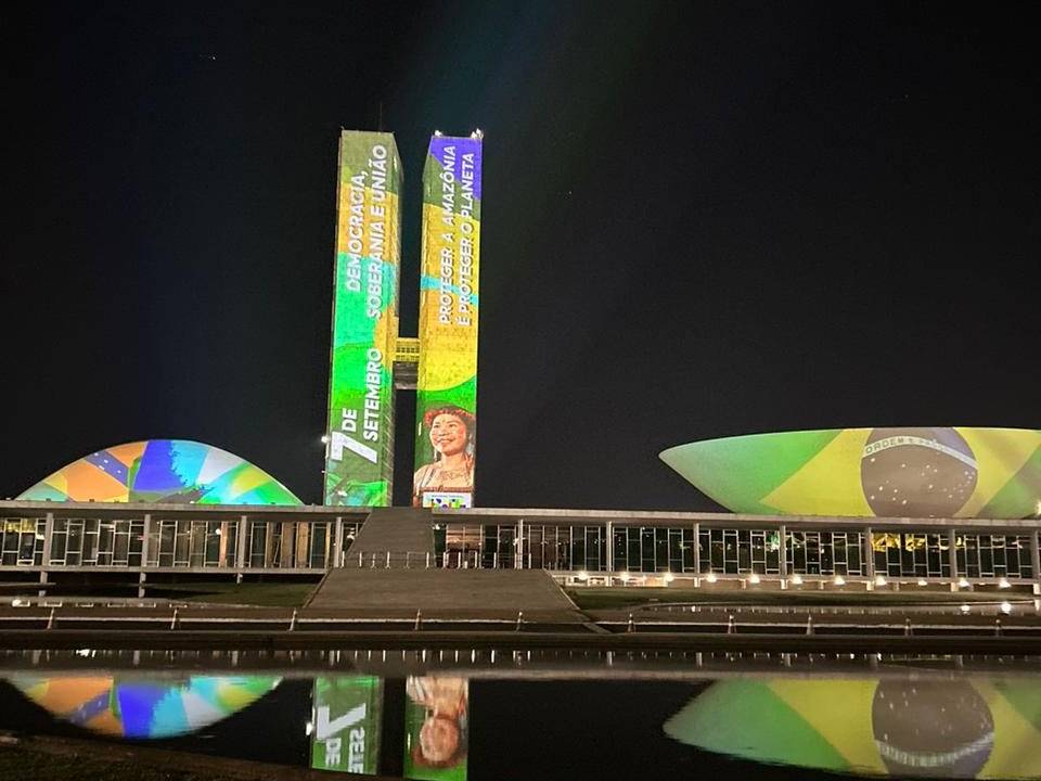 Em ação institucional, prédio do Congresso Nacional ganhou projeções em homenagem ao Dia da Independência, neste 7 de setembro