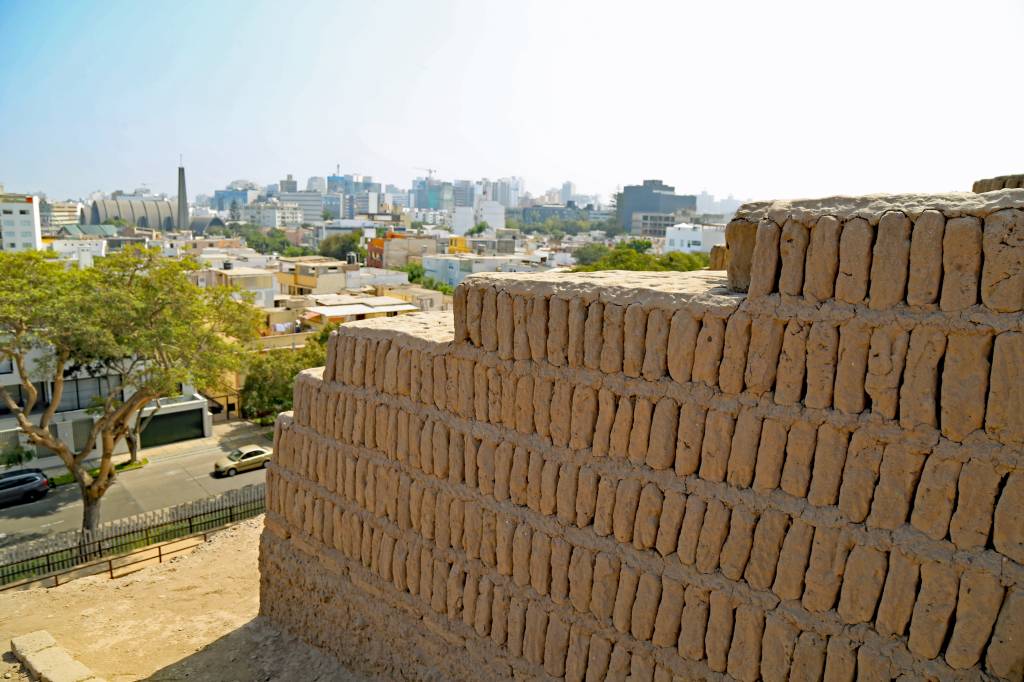 Sun-dried bricks of Huaca Pucllana, Lima dsdsds
