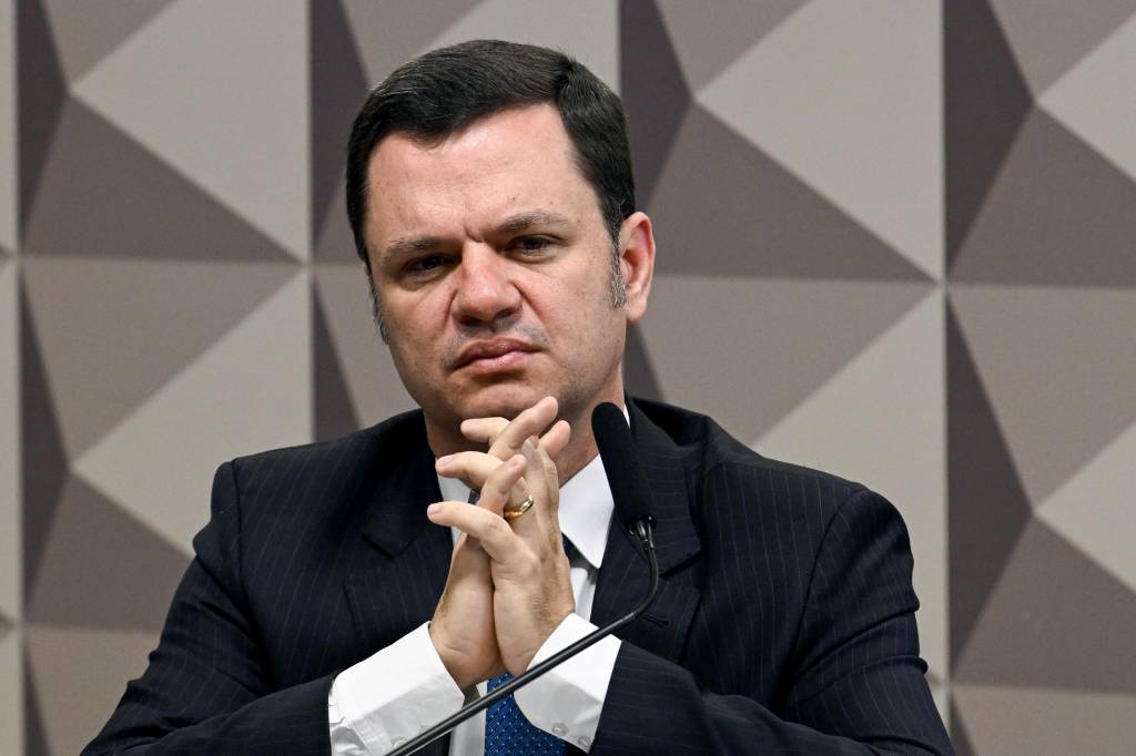 Ex-comandante recua sobre presença de Anderson Torres em reunião golpista