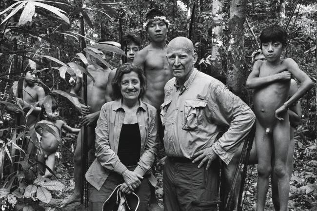 MENOR-MIRIAM-LEITAO—SEBASTIAO-SALGADO—INDIOS-13-01-2330.jpg ISOLADOS - Míriam e Salgado na aldeia Awá: aprendizado ancestral na floresta