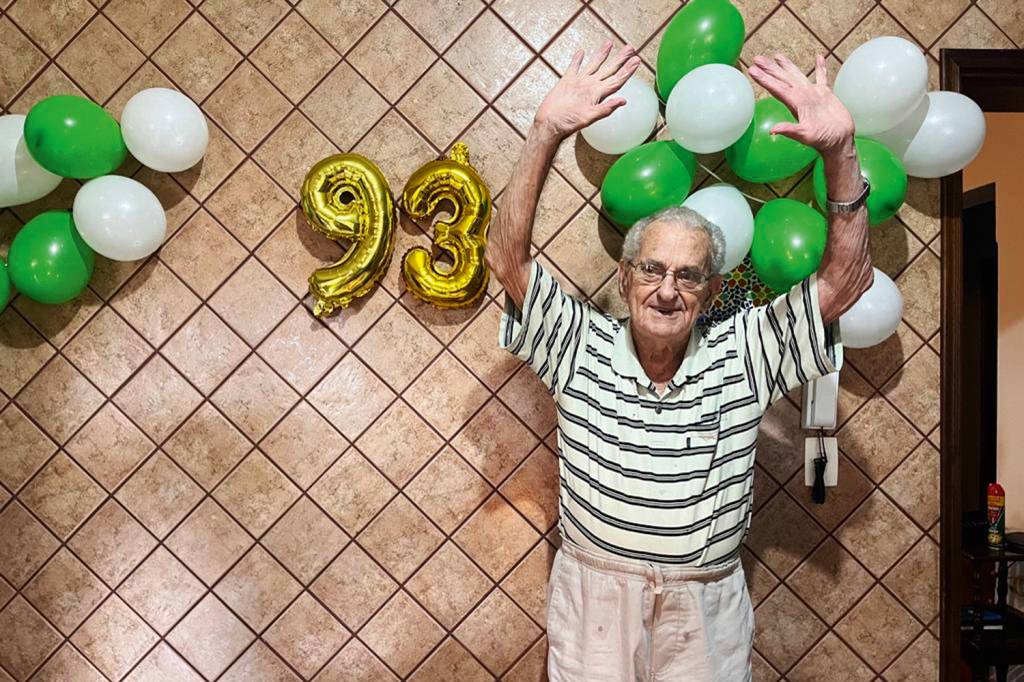 Personagem-ricardo-giordani-1.jpg RUMO AOS 100 - A aposentadoria jamais paralisou Ricardo Giordani, hoje com 93 anos. Ele, que mora sozinho, ocupa muito bem o tempo. “Estou sempre com a família, leio de tudo e ainda pinto e escrevo poesia”, orgulha-se