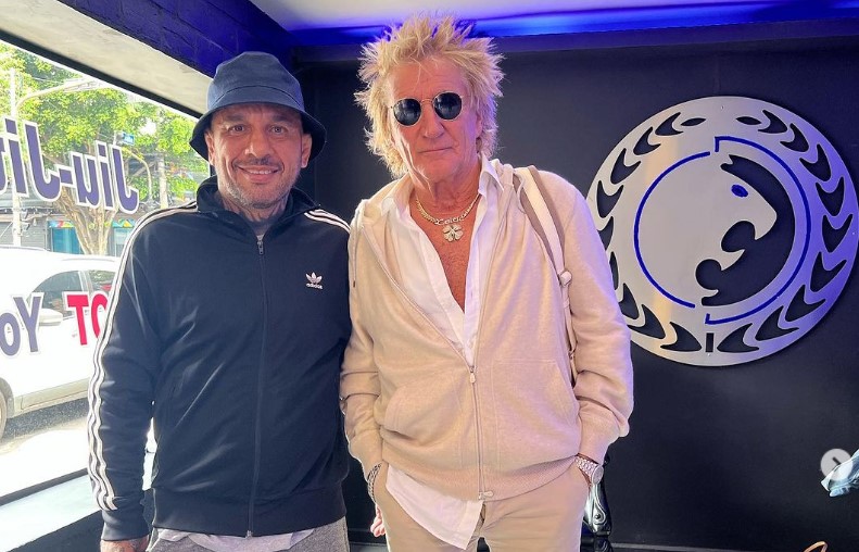 Rod Stewart visita academia de jiu-jitsu em São Paulo