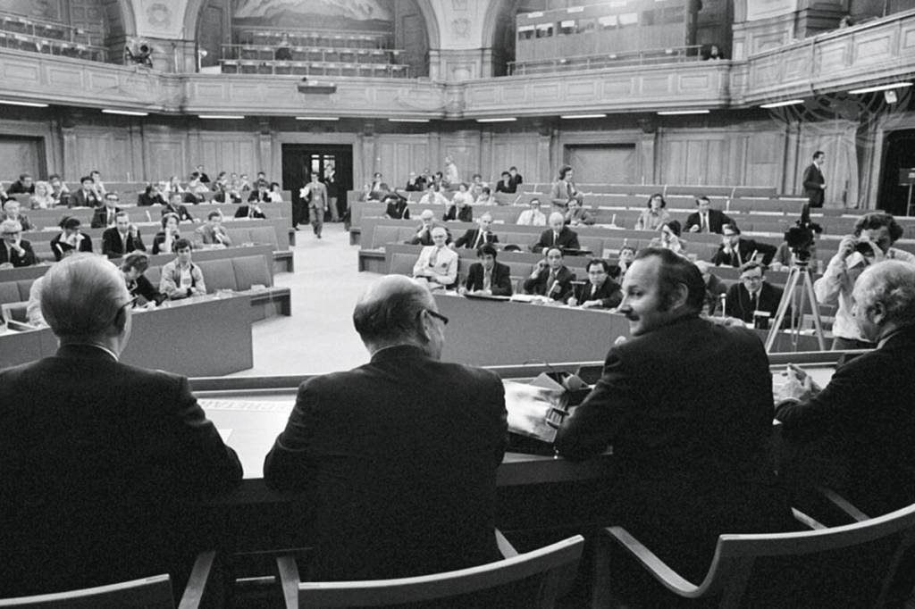 Stockholm-conference-1972-Yutaka-Nagata-UNPhoto-UN7698890.jpg O COMEÇO - Conferência de Estocolmo, em 1972: a primeira vez de uma ideia
