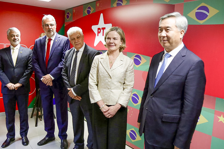 Partido Comunista Chinês, e integrantes da cúpula do Partido dos Trabalhadores