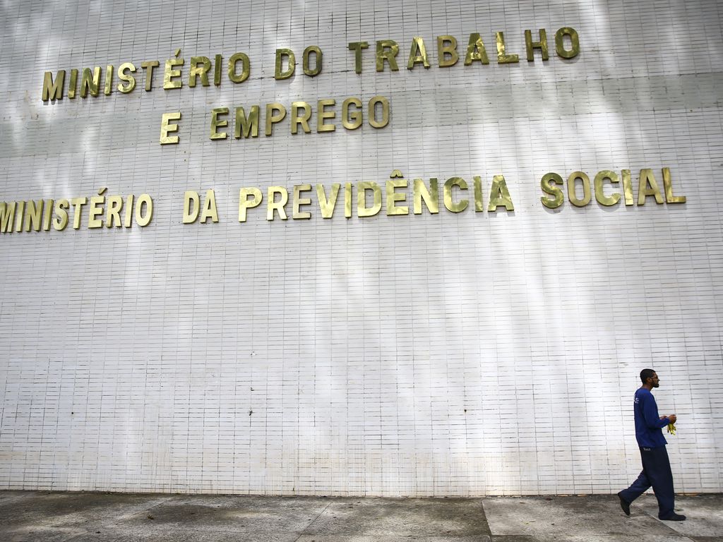 Mulheres ganham 21% menos que os homens no setor privado, segundo relatório do Ministério do Trabalho