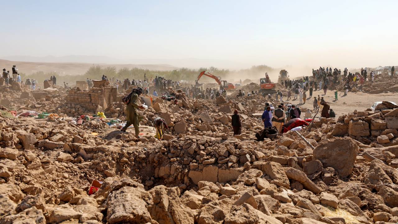 Afghan residents clear debris as they look for victims' bodies in the rubble of damaged houses after the earthquakes in Siah Ab village, Zendeh Jan district of Herat province on October 8, 2023. The death toll from a series of earthquakes in western Afghanistan rose sharply again on October 8 to more than 2,000, with nearly 10,000 injured, as rescue workers dug through razed villages for vanishing signs of life. More than 1,300 homes were toppled when magnitude 6.3 quake -- followed by eight strong aftershocks -- jolted hard-to-reach areas 30 kilometres (19 miles) northwest of the provincial capital of Herat, according to officials. (Photo by Mohsen KARIMI / AFP)