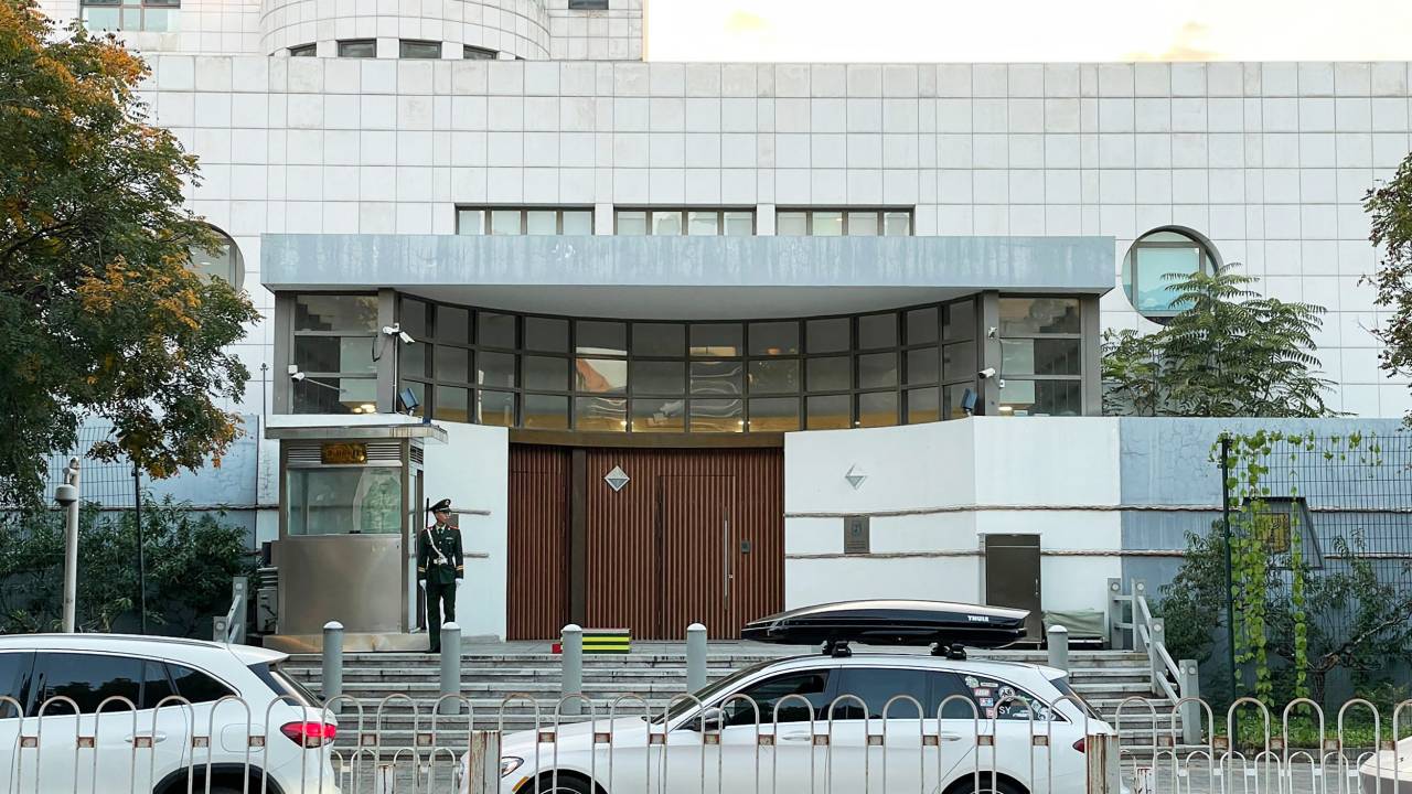 A Chinese paramilitary policeman stands guard at the entrance to the Israeli embassy in Beijing on October 13, 2023, after an embassy employee was attacked elsewhere in the city. An Israeli embassy worker in Beijing was attacked on October 13, Israel's foreign ministry said. (Photo by MICHAEL ZHANG / AFP)