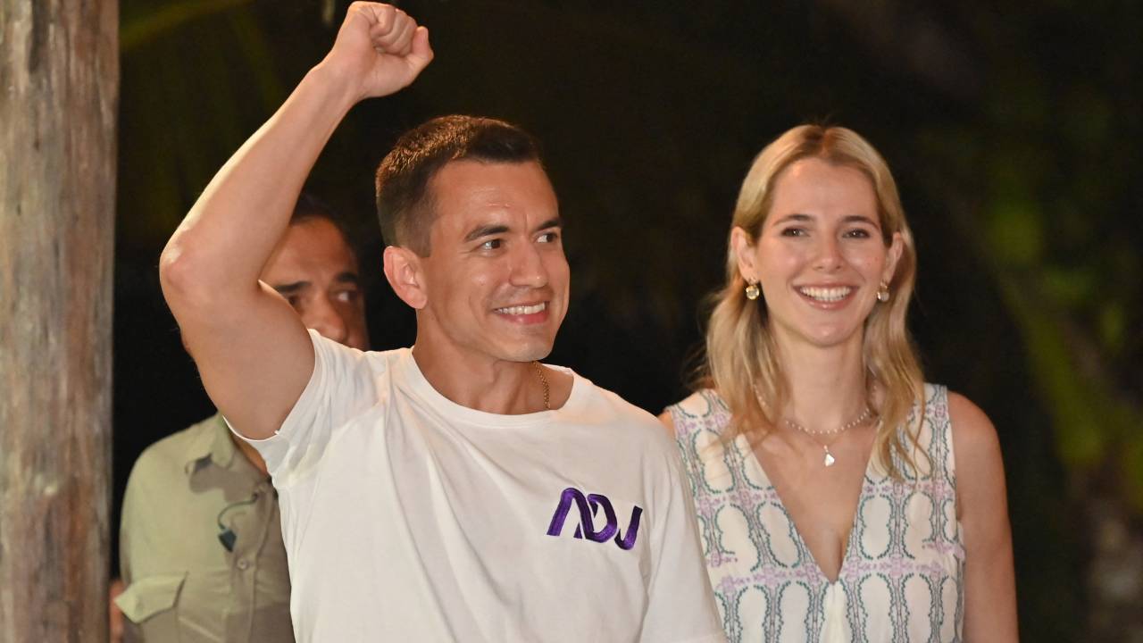 Ecuador's presidential candidate for the National Democratic Action Party, Daniel Noboa celebrates next to his wife Angela Lavinia Valbonesi after learning the first results of the presidential runoff election in Olon, Santa Elena province, Ecuador, on October 15, 2023. Banana empire heir Daniel Noboa, 35, took the lead in Ecuador's presidential election over his socialist rival Luisa Gonzalez with 52 percent of votes cast, according to the electoral authority. (Photo by MARCOS PIN / AFP)