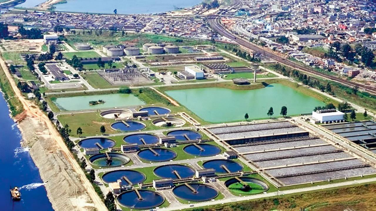 REFORÇO - Estação de tratamento da Sabesp: iniciativa privada promete investimentos adicionais de 10 bilhões de reais