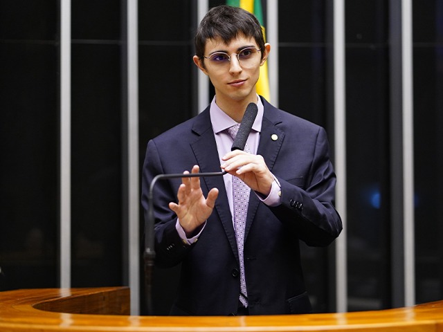 Deputado revela autismo e relata rotina de desafios no mandato na Câmara