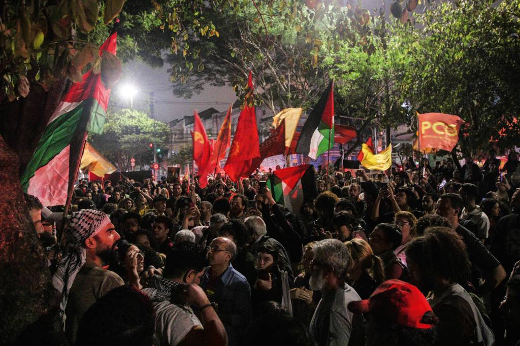 2a-D-1-ABRE-MANIFESTACAO—PRO-PALESTINA-2023-10-e.jpg BANDEIRAS - Ato de grupos de esquerda em Brasília: críticas a Israel e defesa da causa palestina