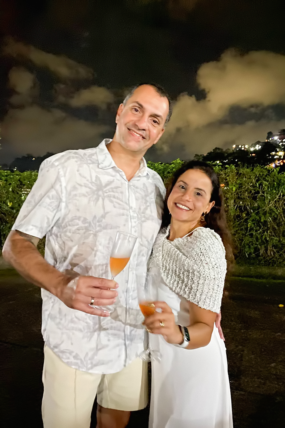 3-(personagem-2)-IMG_9098.jpg FUGINDO DA REPETIÇÃO - O professor de biologia Alexandre Pereira, 49 anos, e a dentista Alessandra, 47, estão juntos há duas décadas e se empenham em escapar da rotina. “Fazemos viagens sem nossa filha para preservar o tempo a dois”, conta ele