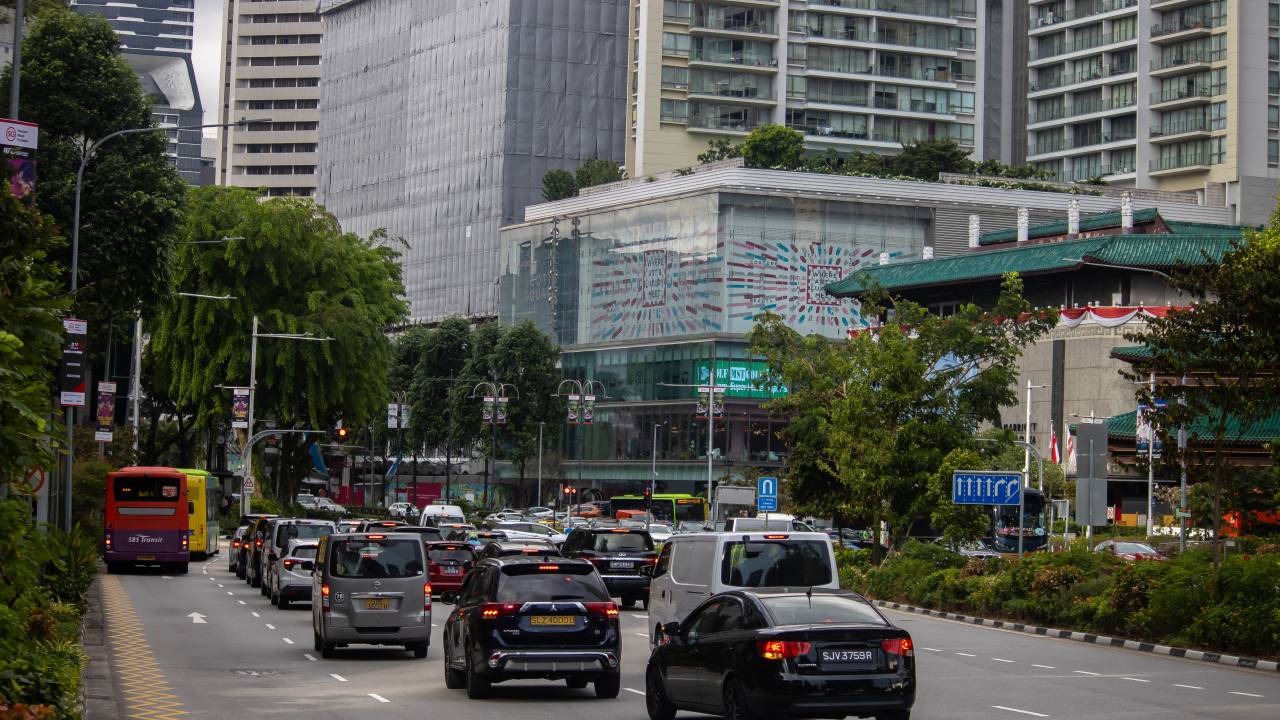 Para carros grandes, o custo foi quadruplicado nos últimos três anos, na marca dos exatos US$ 106.376,68 (mais de R$ 586 mil), na Singapura.