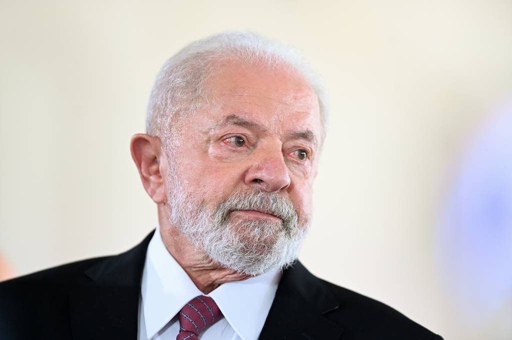 Lula deve esperar até o ano que vem para indicar dois nomes ao STJ