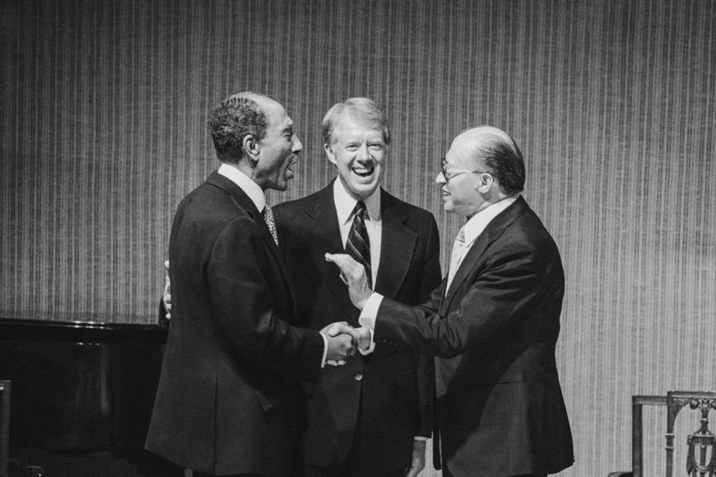 GettyImages-515556916.jpg 1978 - Sadat (à esq.), Carter e Begin em Camp David: acordo frágil e temporário