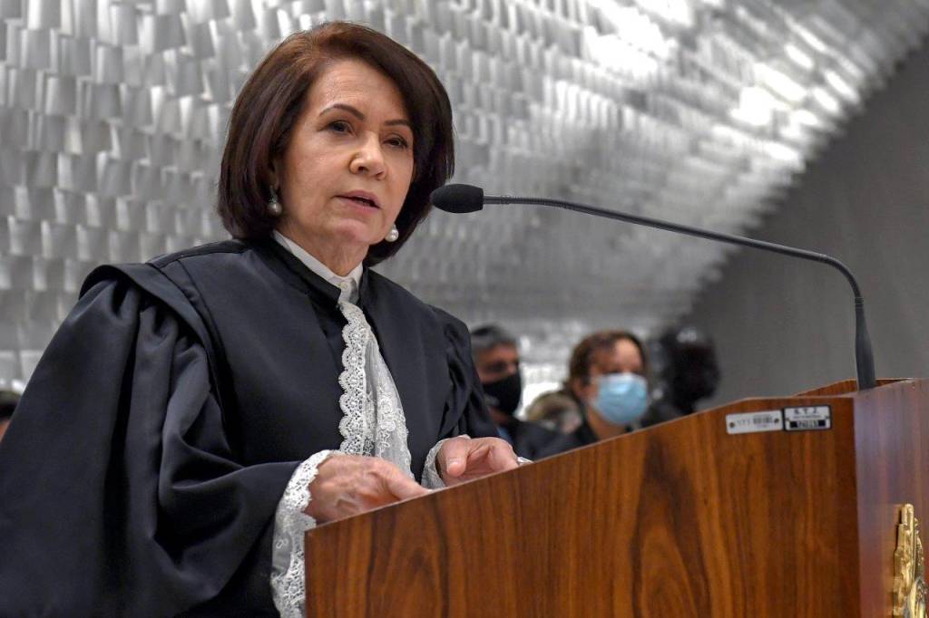 Lula concede aposentadoria a ministra do STJ