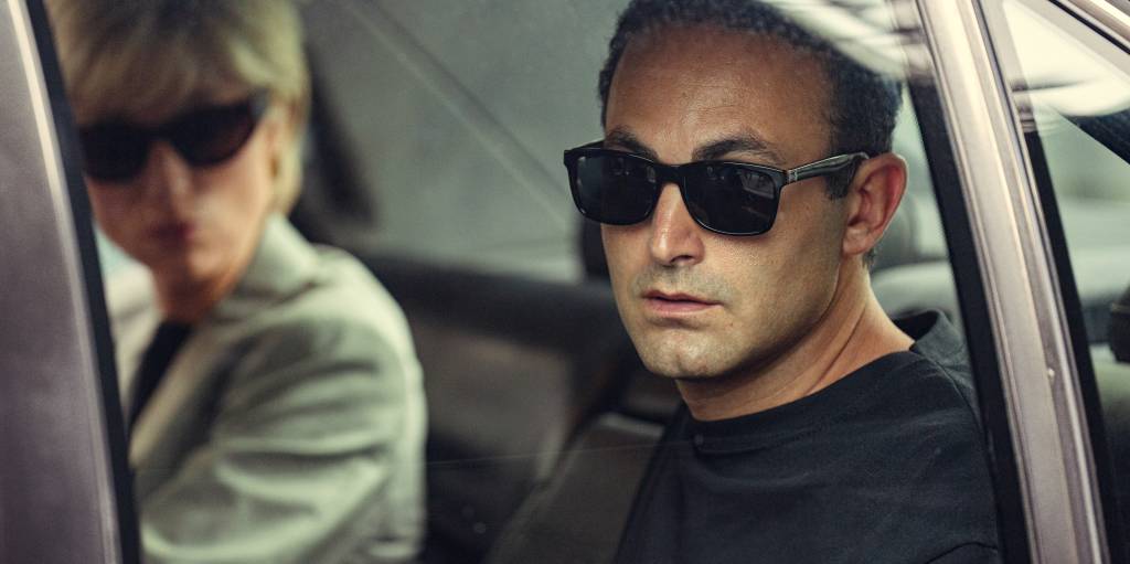 Crown Season 6 Elizabeth Debicki (princesa Diana) e Khalid Abdalla (Dodi Fayed) em 'The Crown'