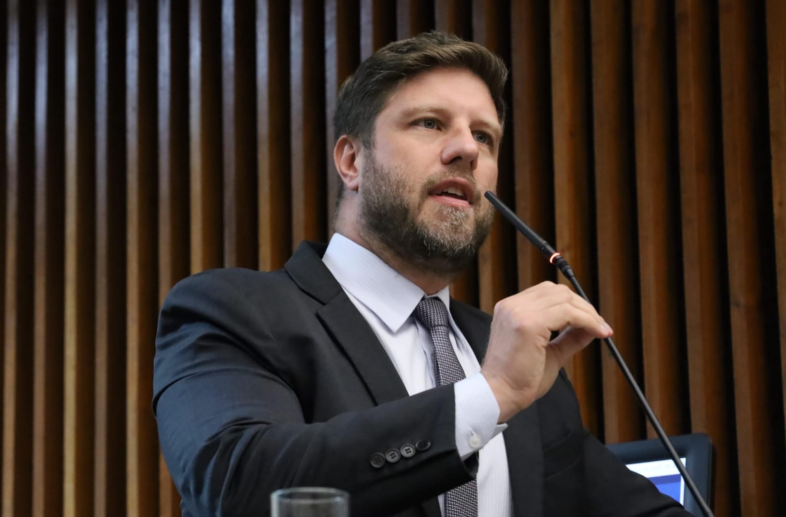 PDT oficializa candidatura de Requião Filho ao governo do Paraná