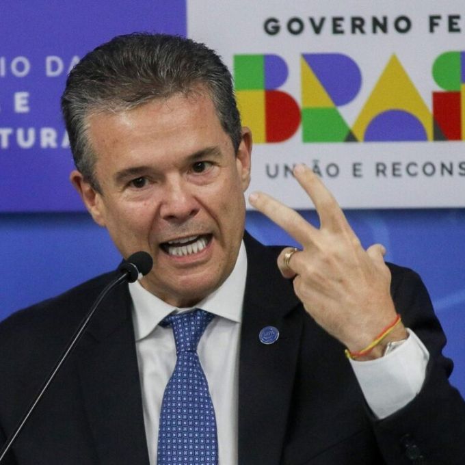 Pescadores pressionam ministro contra novas regras para pesca artesanal
