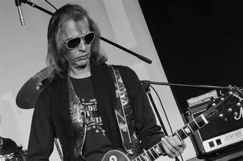 Morre, aos 74 anos, o guitarrista Celso Vecchione