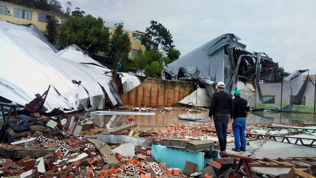 Galpão destruído no município de palmitos. Foto: Divulgação DCSC Galpão destruído no município de palmitos. Foto: Divulgação DCSC
