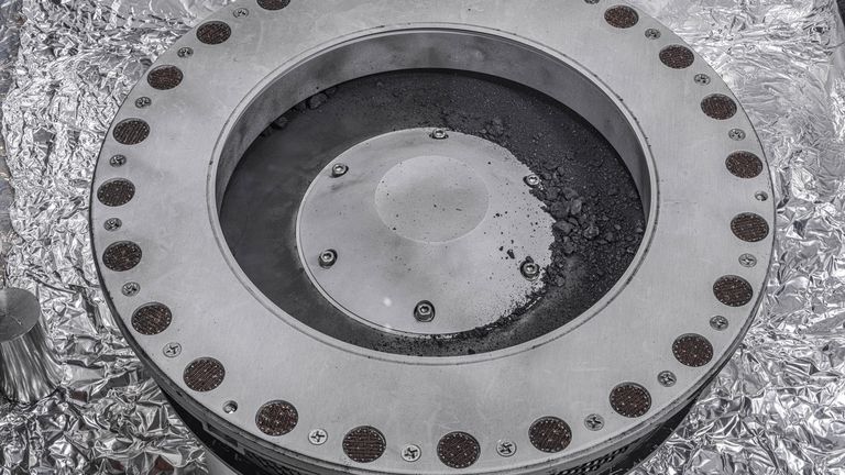 Amostras coletadas em asteroide contêm carbono e água, anuncia Nasa