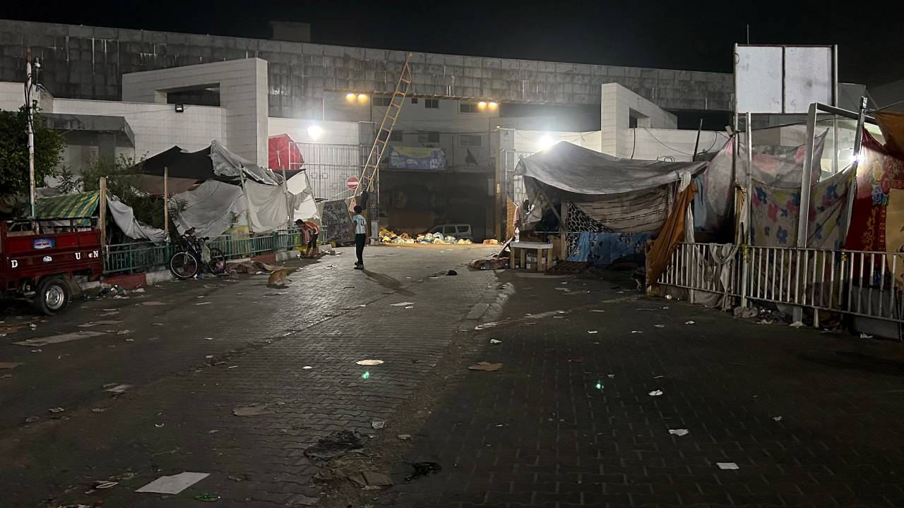 Vista externa do hospital Al-Shifa na cidade de Gaza. 10/11/2023 -