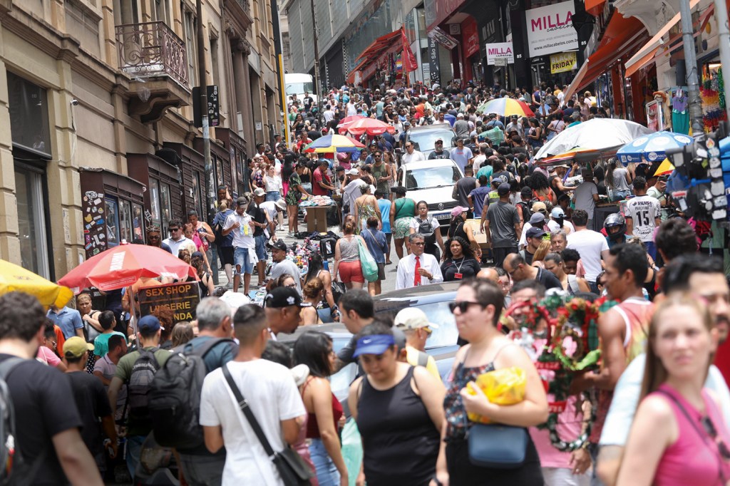 NA RUA - Comércio em São Paulo: crédito caro e inadimplência alta abatem o consumo