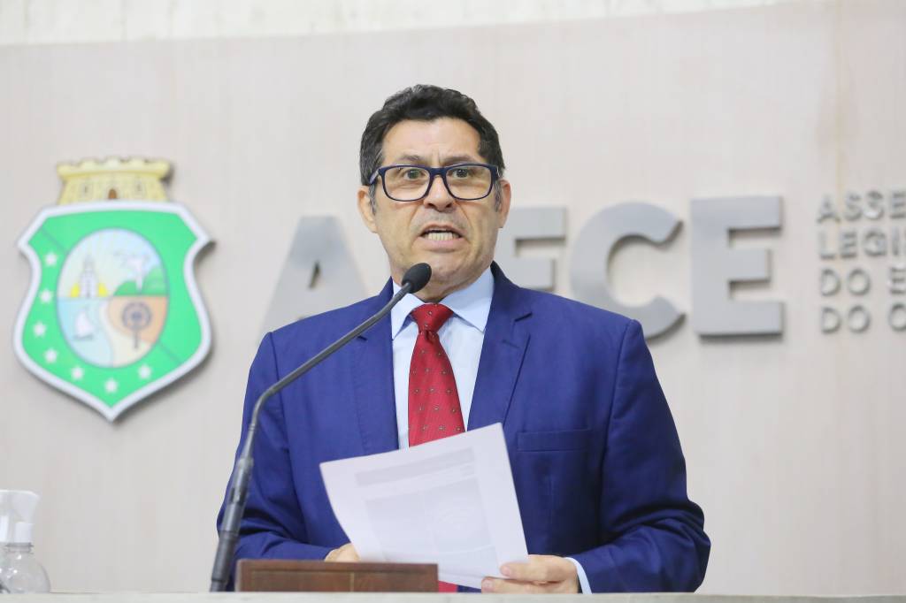 Deputado diz que teles mentem sobre dessalinização na Praia do Futuro