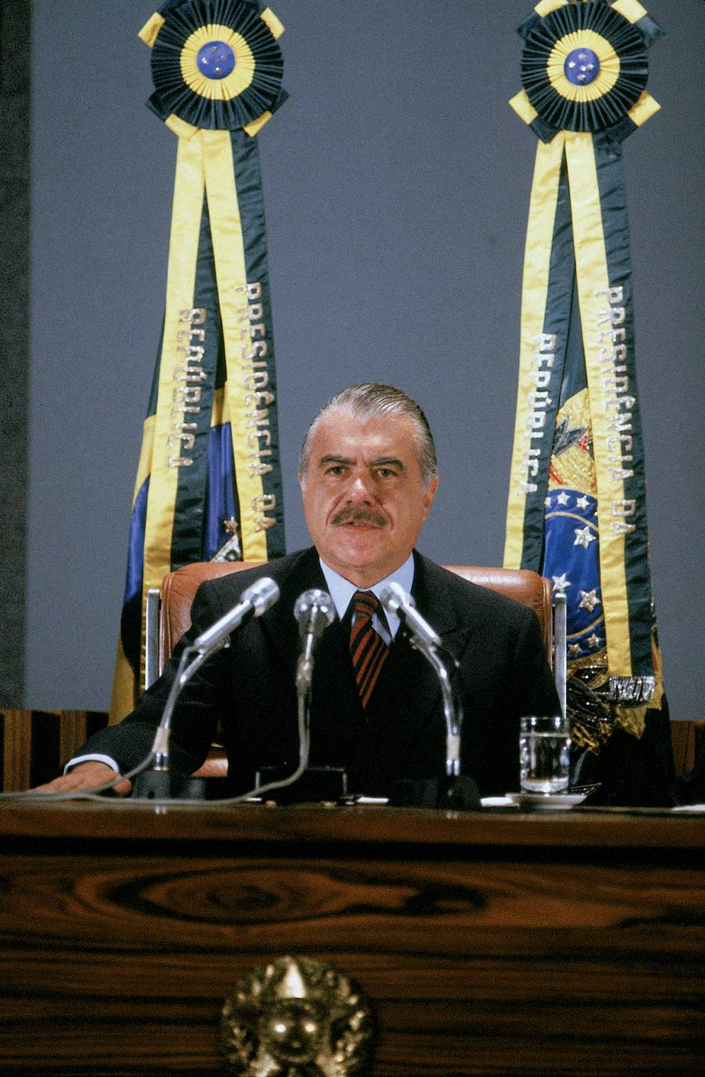 3a pag. ABRE JOSE SARNEY PRESIDENTE .jpg 3a pag. ABRE JOSE SARNEY PRESIDENTE .jpg