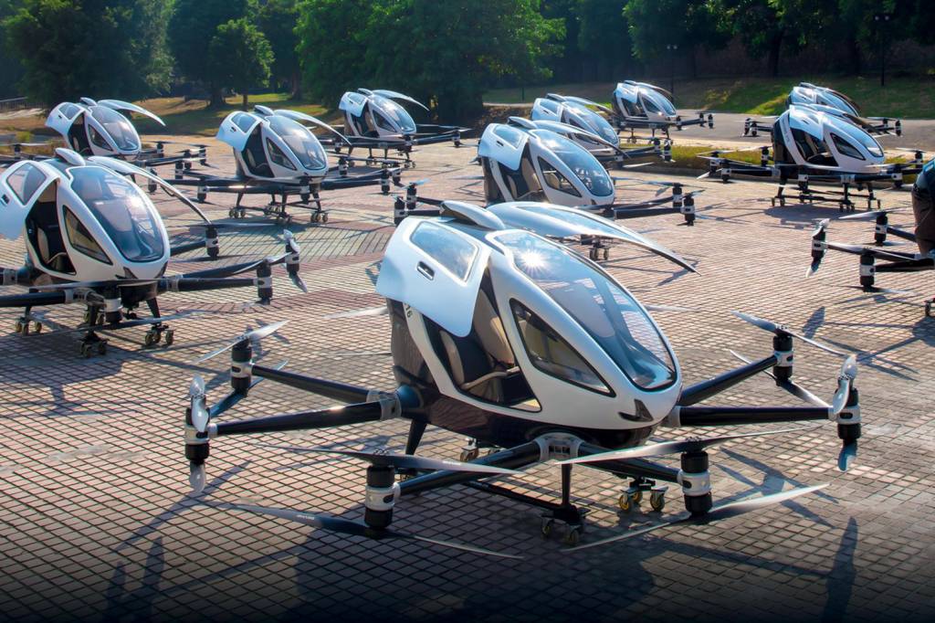 Abre – EHang-China-many-parked.jpg Abre – EHang-China-many-parked.jpg
