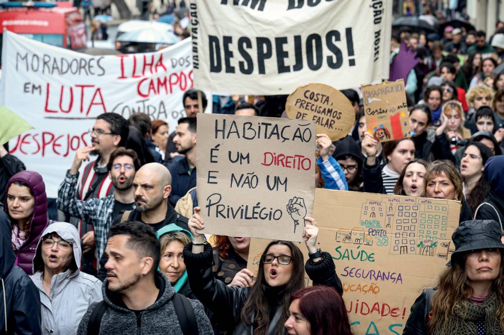 Housing Protest In Porto, Portugal Thousands of people stage a demonstration for the right to fair and accessible housing and for the end of property speculations in Porto, Portugal, on April 1, 2023 Credito: Rita Franca/NurPhoto/Getty Images